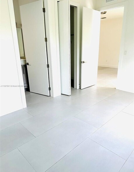 Building Photo - 3586 Franklin Ave