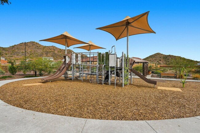 Building Photo - 7404 W Buckhorn Trail