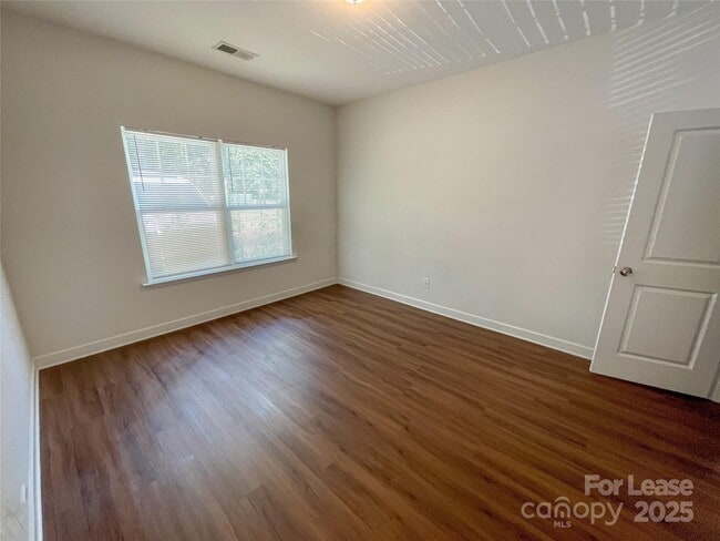 Building Photo - 2634 Kenhill Dr