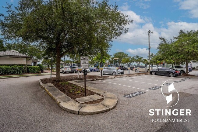 Building Photo - 700 Bay St