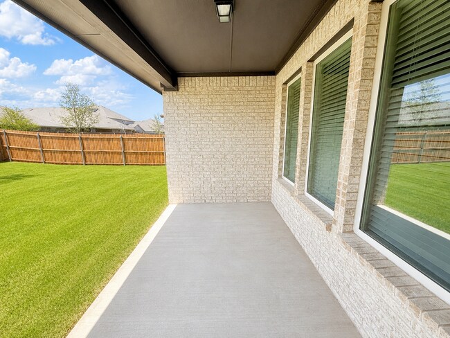 Building Photo - 715 Roanoke Dr