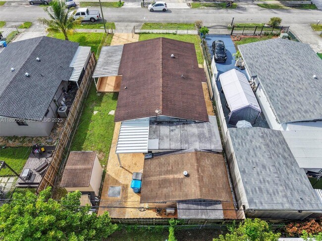 Building Photo - 5633 SW 40th St