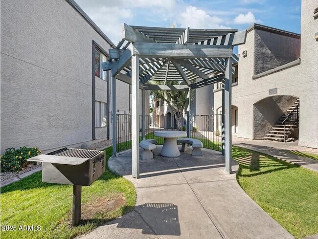 Building Photo - 5750 N 59th Ave