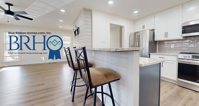 Building Photo - 501 Idlewood Ln