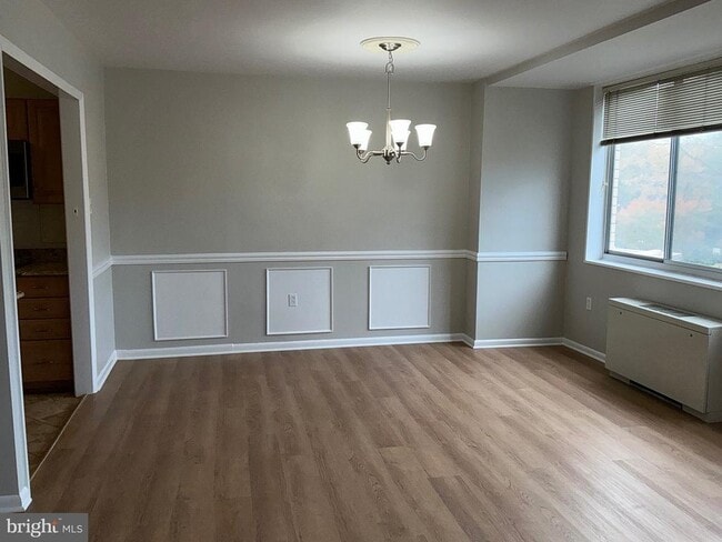 Building Photo - 10401 Grosvenor Pl