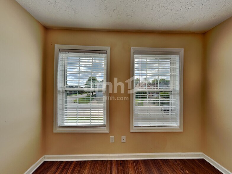 Building Photo - 3625 Bentfield Dr