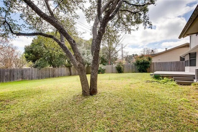 Building Photo - 11401 Oak Knoll Dr