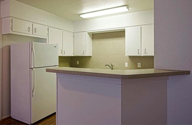 Building Photo - 1512 Broadmoor Dr