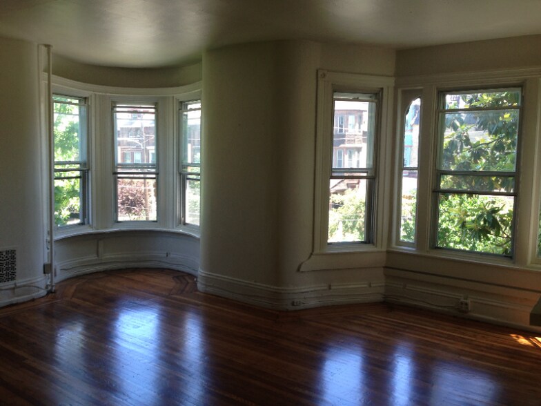 Building Photo - 630 S 48th St