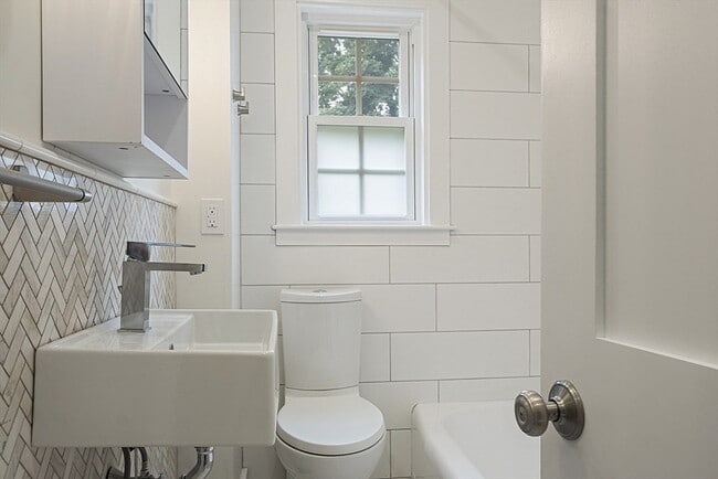 Building Photo - 21 Bedford Ct