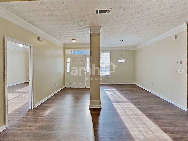 Building Photo - 2319 Clipper Ln