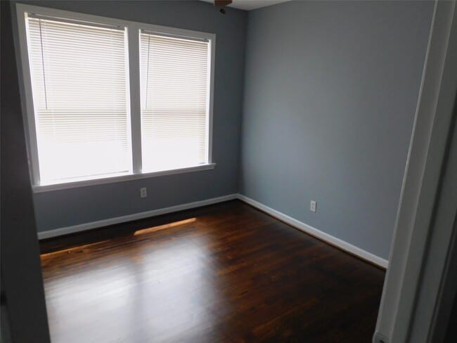 Building Photo - 3719 Meadowlake Rd