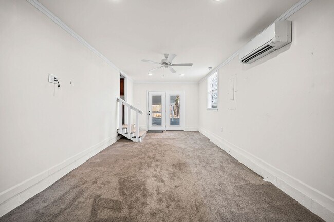 Building Photo - Renovated 3 Bedroom Pet Friendly Home For Rent!