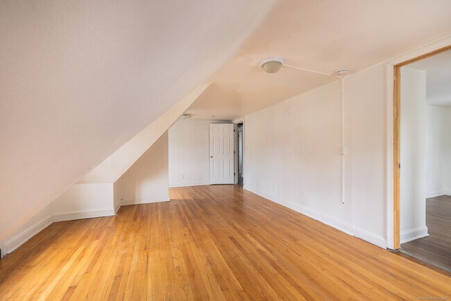 Building Photo - 436 Sedgewick Ave