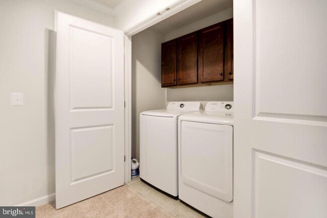 Building Photo - 42482 Dogwood Glen Square