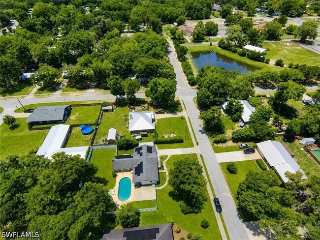 Building Photo - 655 Pointview Rd