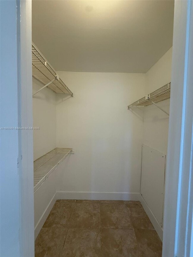 Building Photo - 2846 S University Dr