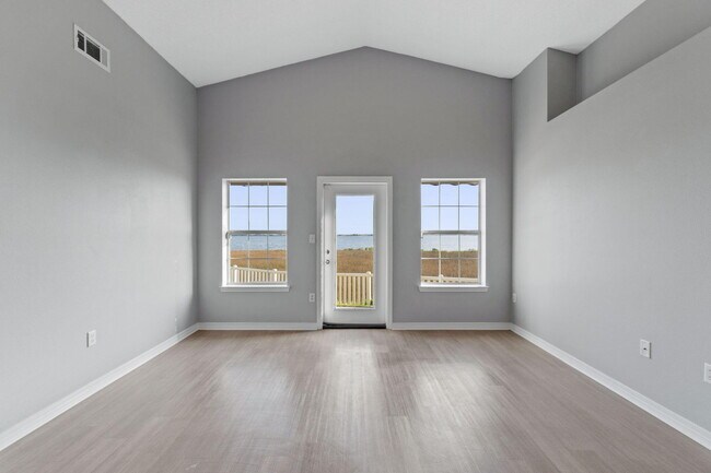 Building Photo - 742 Saltair Ln