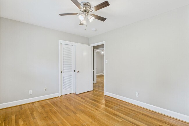 Building Photo - Large Home in Guilford Hills, Hardwood Flo...