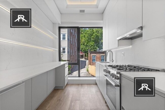 Building Photo - 4 bedroom in Brookline MA 02446