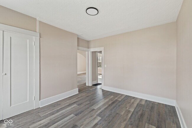 Building Photo - 320 Lockerbie St