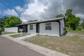 Building Photo - 2400 34th Ave N