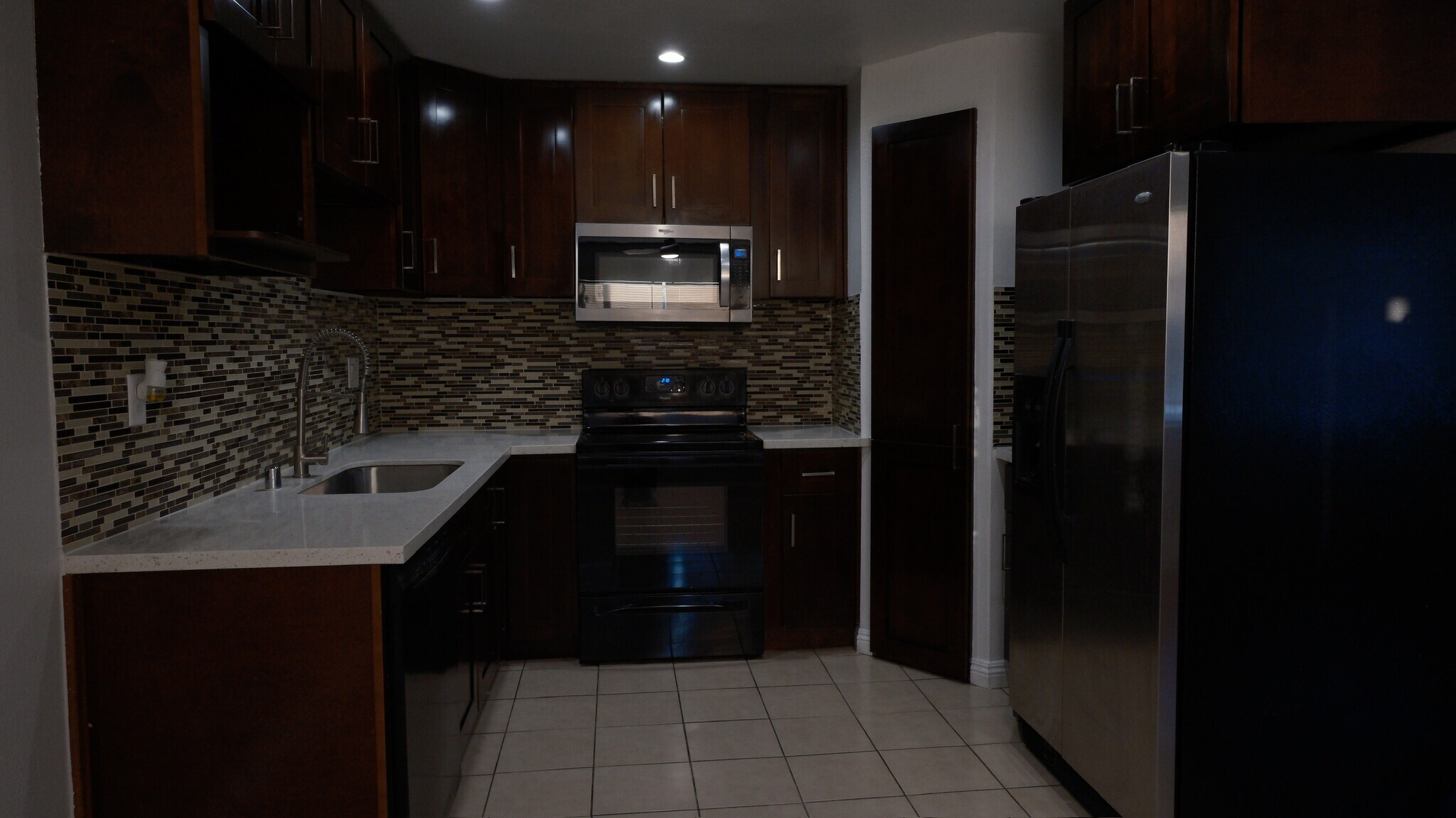 Building Photo - 18555 Collins St