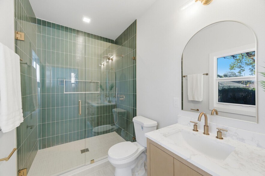 Building Photo - 309 E Selma Ave