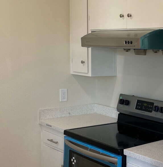 Building Photo - 1501 Broadway Ave