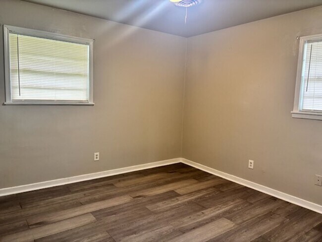 Building Photo - 1554 Dianne Dr