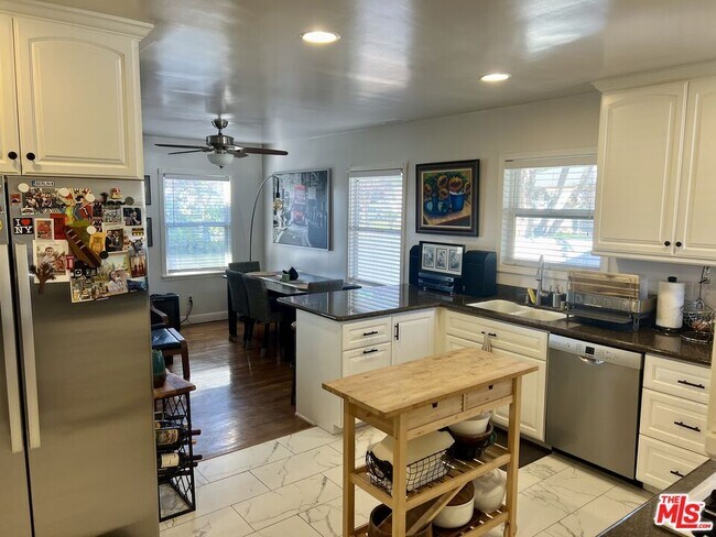 Building Photo - 8404 Newlin Ave