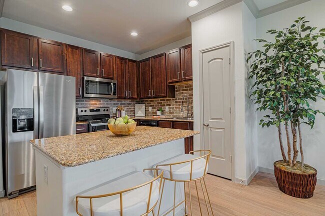 Building Photo - Move In Now & Enjoy 1 Month FREE!