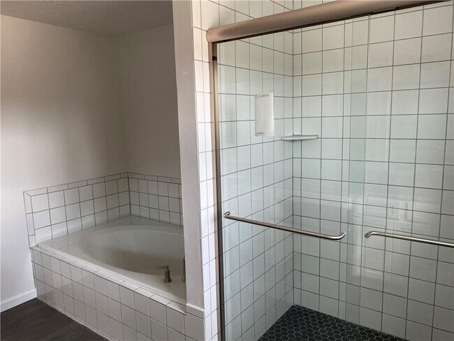 Building Photo - 1998 Raleigh Rd