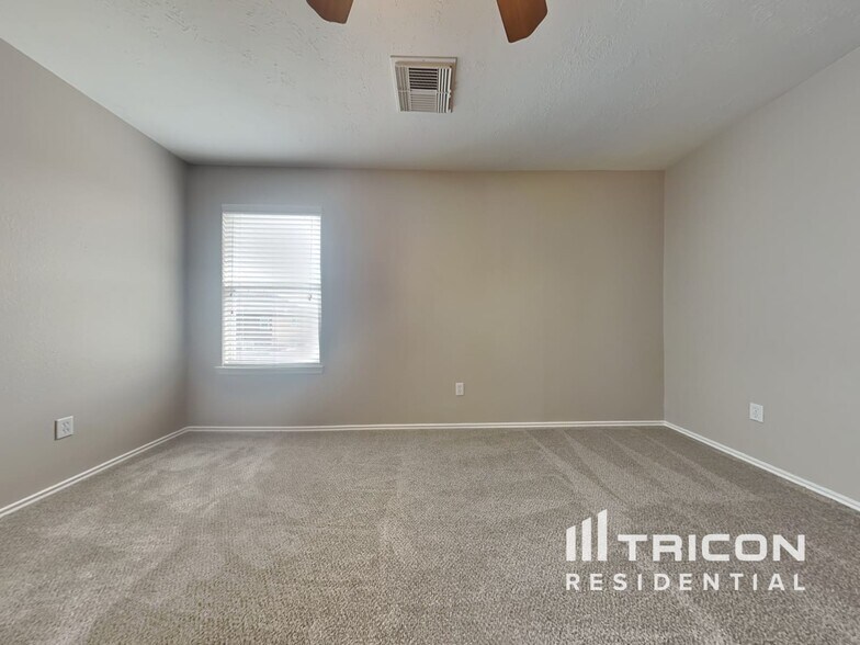 Building Photo - 16783 Fallen Timbers Dr