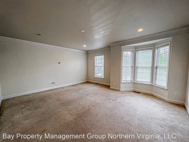 Building Photo - 3 br, 2.5 bath House - 11912 Hayes Station...