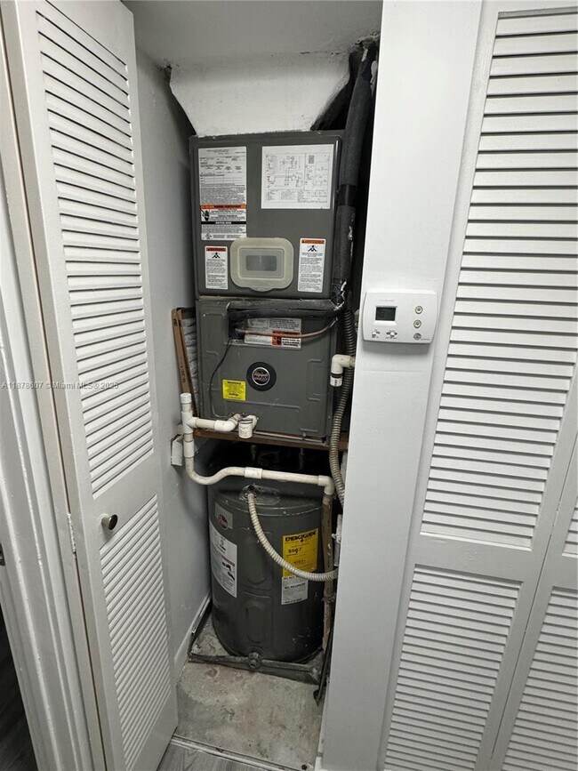 Building Photo - 3720 N Pine Island Rd