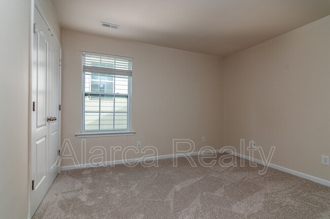 Building Photo - 127 Blossom Ridge Dr