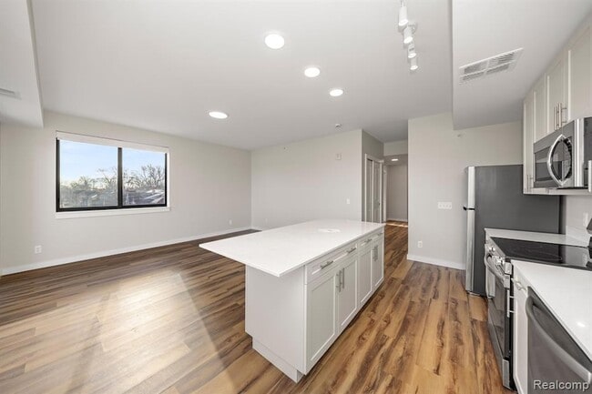 Building Photo - 16530 E Warren Ave