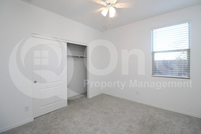 Building Photo - 23034 E Via Del Sol