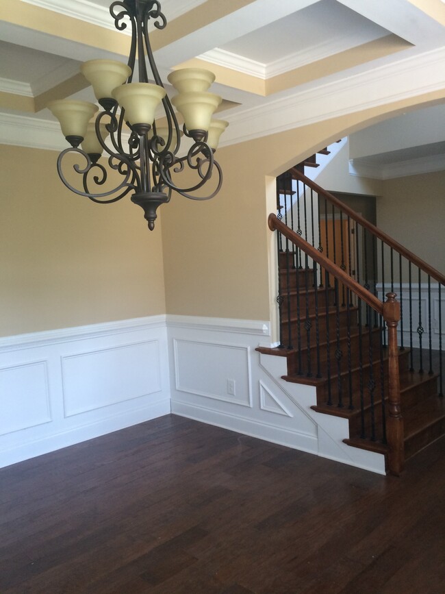 Formal dining room - 319 Haywood Dr