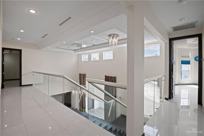 Building Photo - 32 May Dr