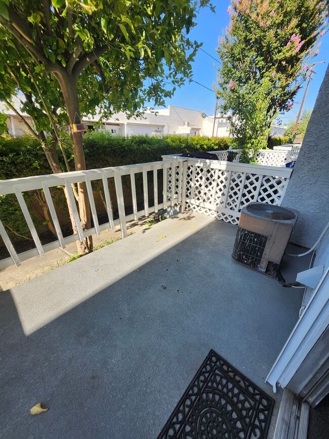 Building Photo - 3-Story Condo in West Covina