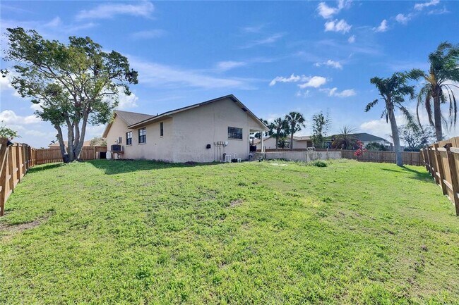 Building Photo - 811 Eagle Ln