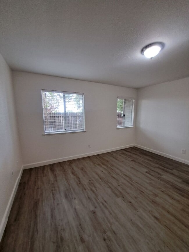 Building Photo - 3302 W Shields Ave