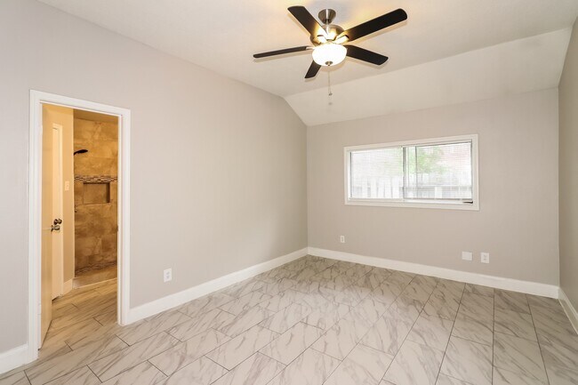 Building Photo - 15422 Pebble Lake Dr