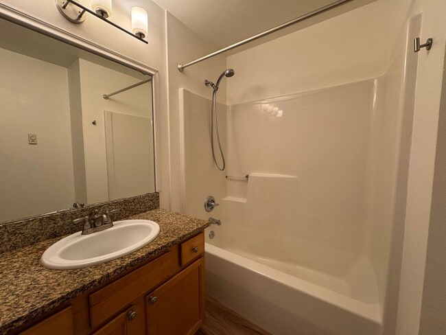 Building Photo - 1 Bed 1 Bath Condo Unit in Downtown Bellingham with Garage Parking
