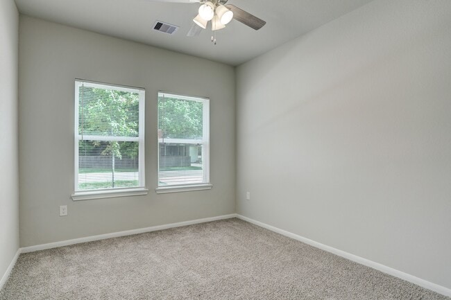 Building Photo - 725 W Foley St