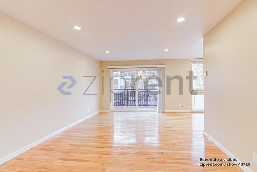 Building Photo - Unit 112