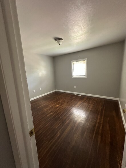 Building Photo - 40 Whitewood Rd