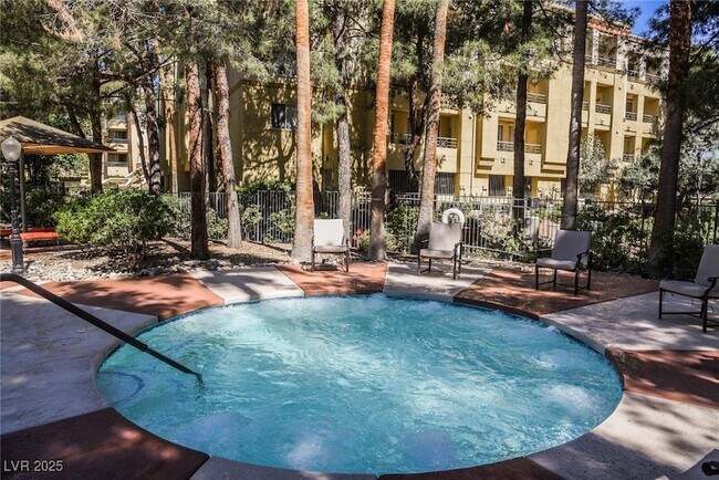 Building Photo - 260 E Flamingo Rd